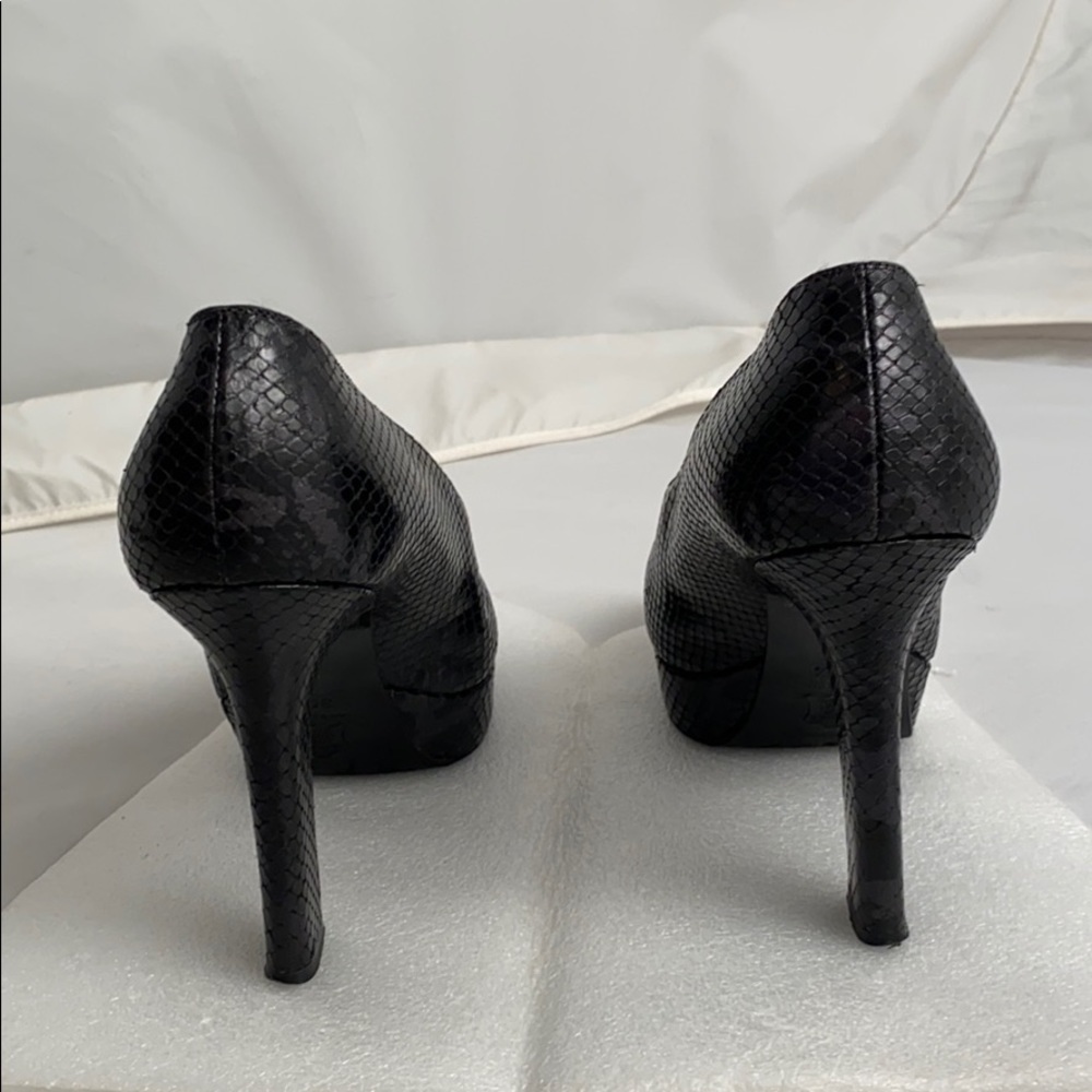 Yves Saint Laurent black snakeskin platform pumps - Picture 3 of 14